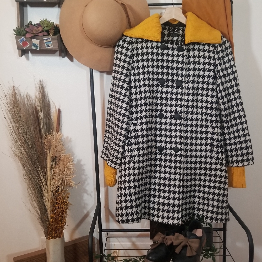 STUDIO LONDON Black/White Pattern, Mustard Coat